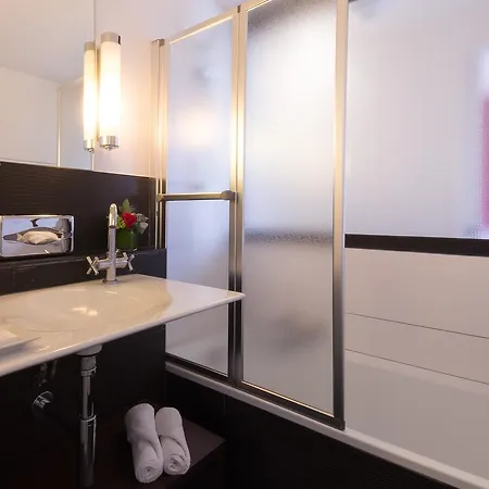 Hotel 81
