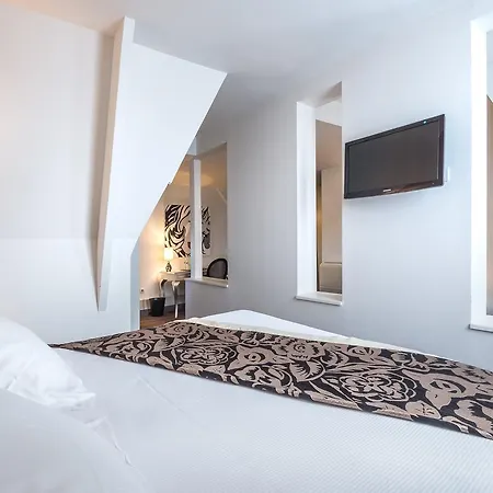 81 Hotel