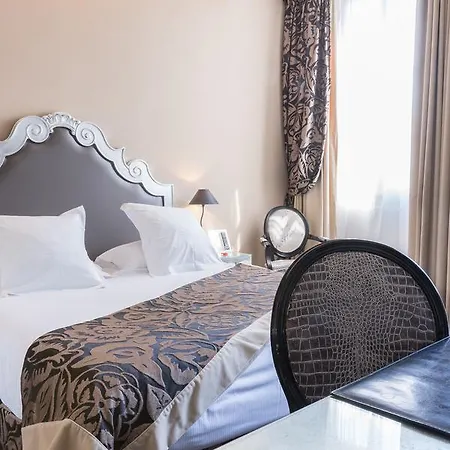Hotel 81