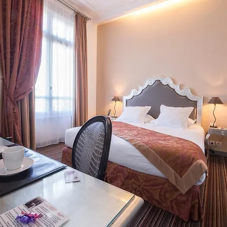81 Hotel